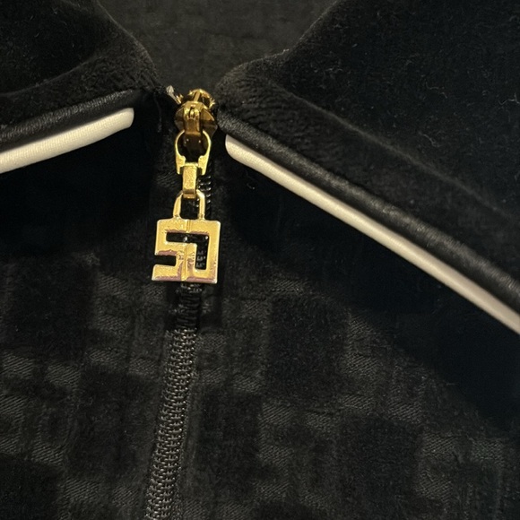 St. John Sport Black Blazer with Peter Pan Collar - Picture 6 of 6